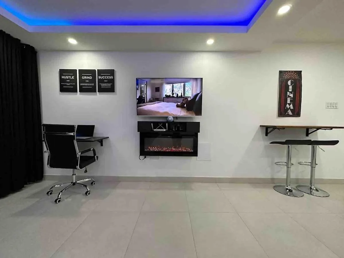דירה Luxury Condo - Pool In Kingston - G28