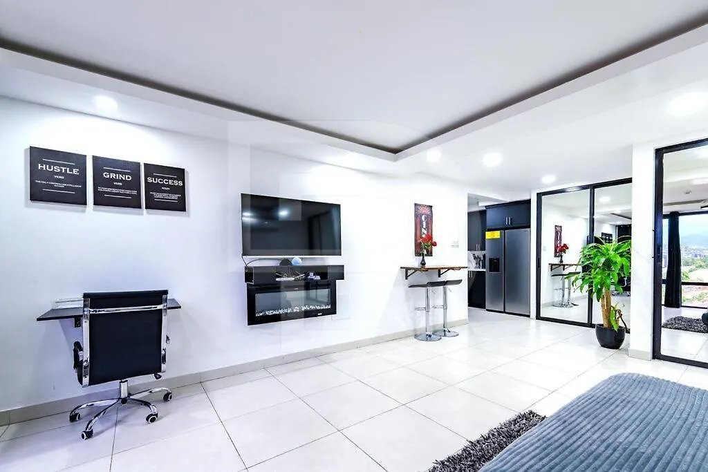 דירה Luxury Condo - Pool In Kingston - G28 ג'מייקה