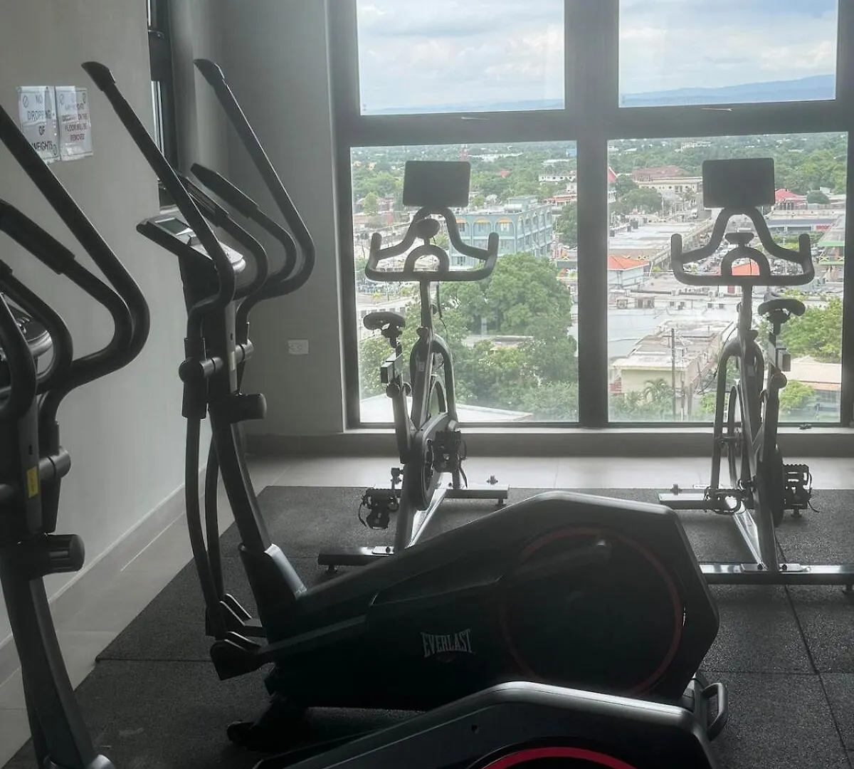 דירה Luxury Condo - Pool In Kingston - G28