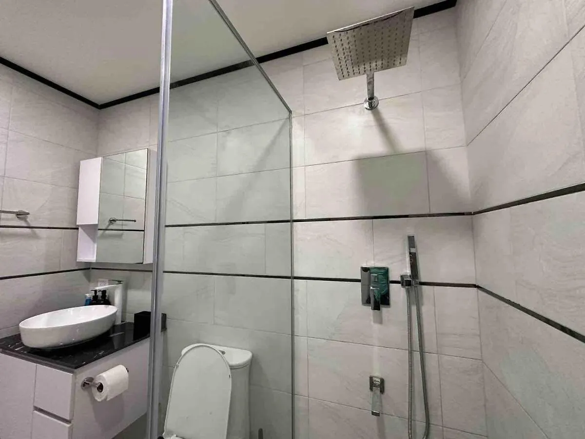 Luxury Condo - Pool In Kingston - G28 דירה