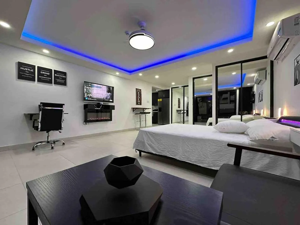 Luxury Condo - Pool In Kingston - G28 דירה