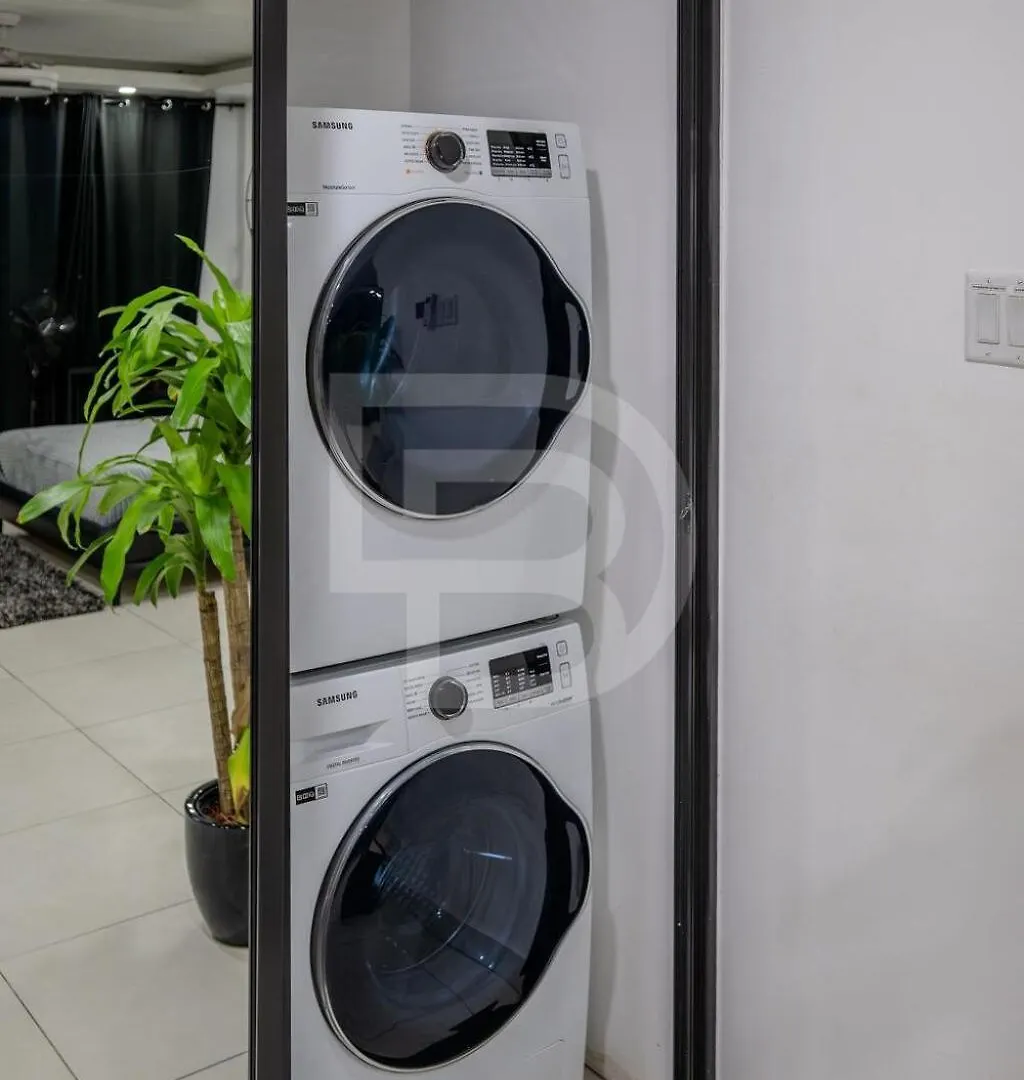 Luxury Condo - Pool In Kingston - G28 דירה